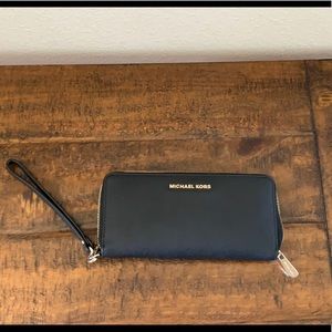Micheal Kors Continental Wallet in Black